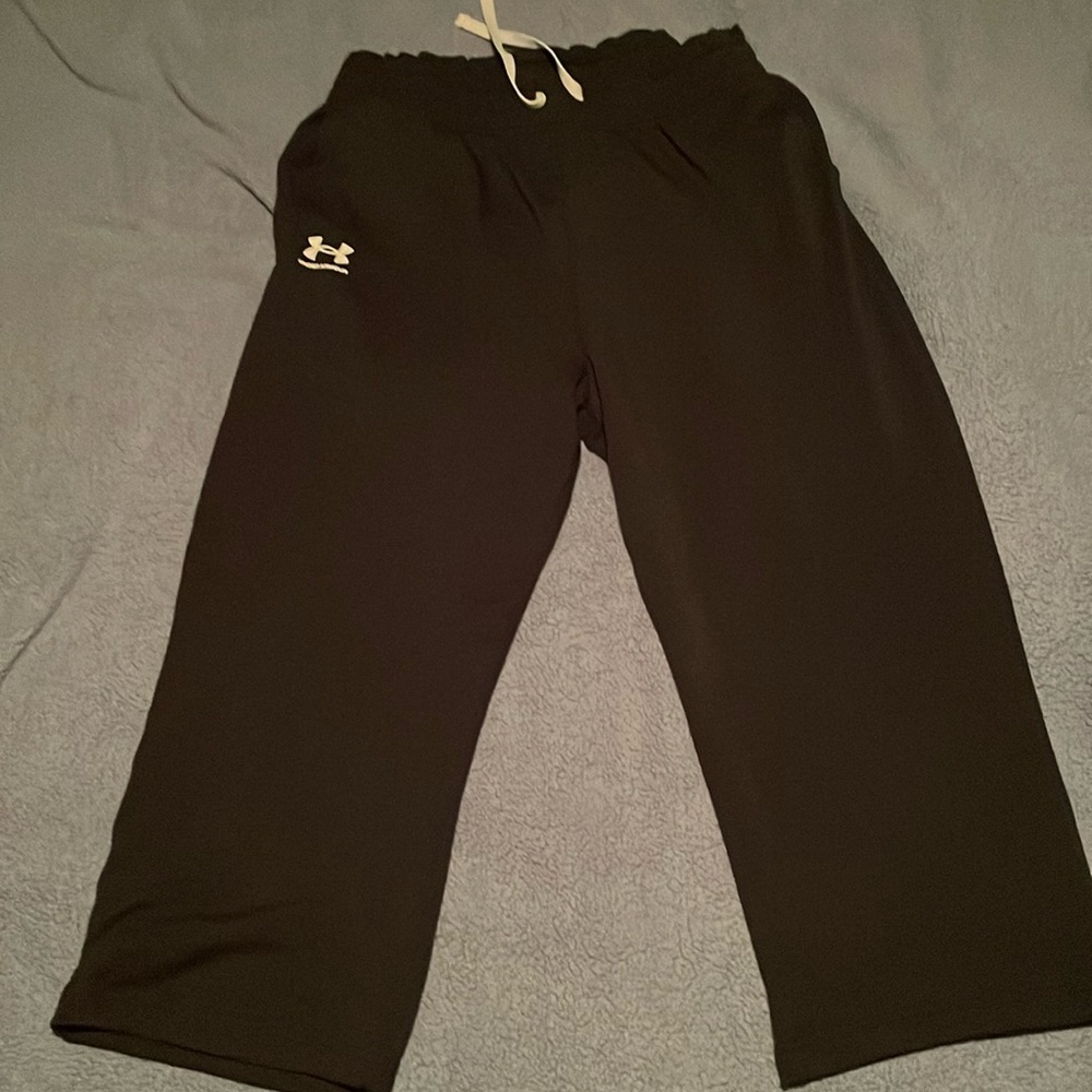 Under Armour cropped joggers Size Large